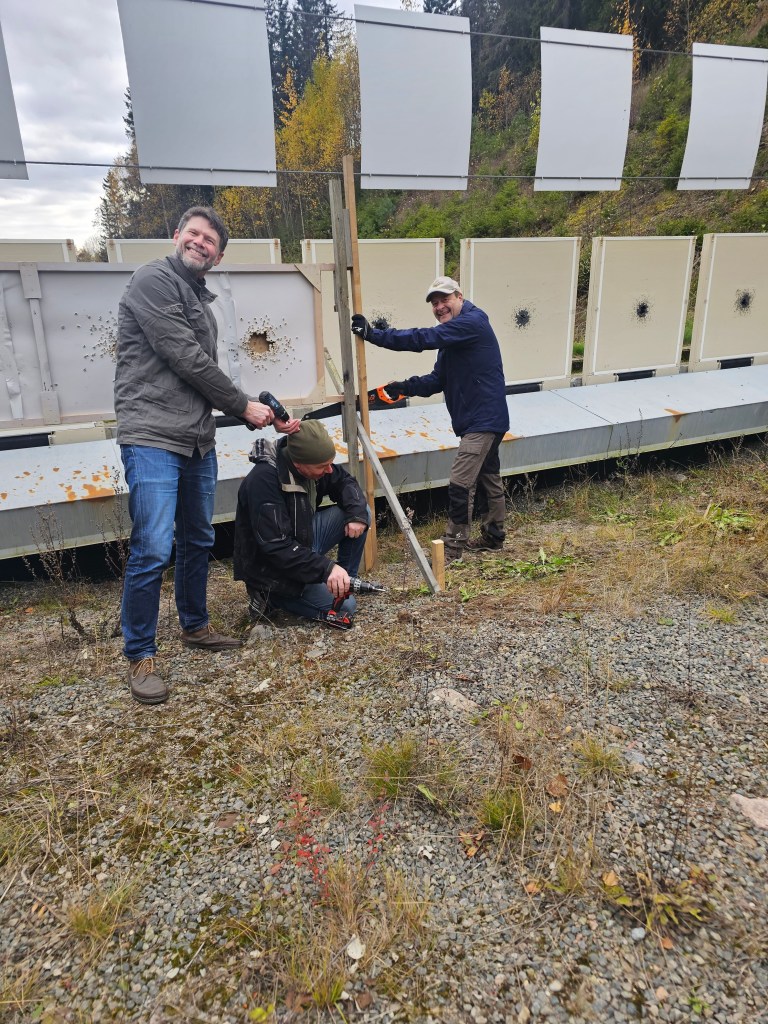 Helge Norberg, Sverre Brovoll og Tore Johansen på felt